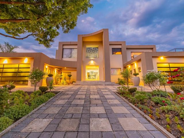 House for sale in Sandton, City of Johannesburg Metropolitan Municipality