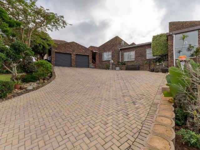 House for sale in Groot Brak Rivier, Western Cape