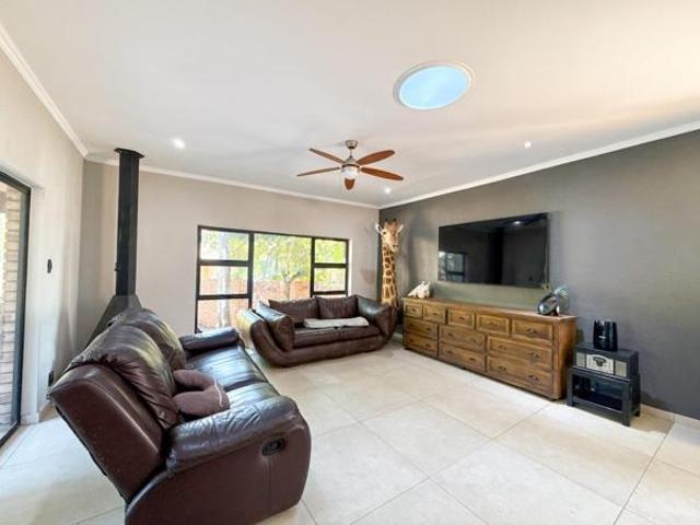 House for rent in Waterkloof, Gauteng