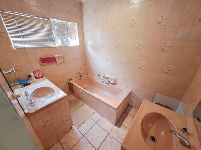 House for rent in Waterkloof, Gauteng