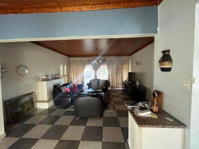 House for rent in Waterkloof, Gauteng