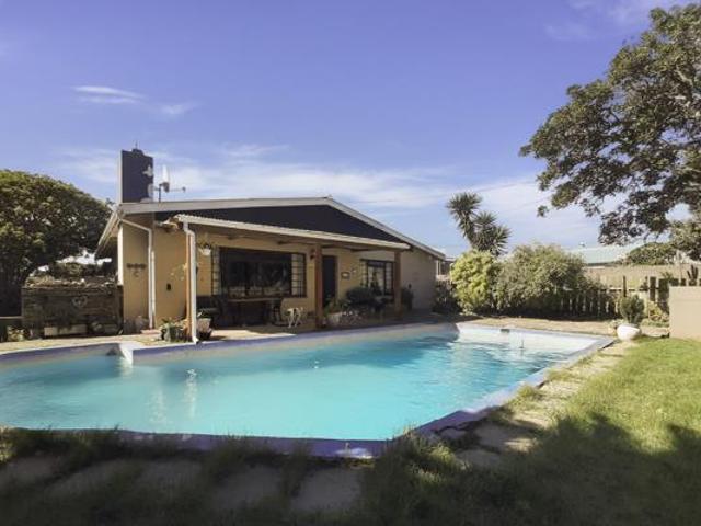 House for sale in Bushmans River Mouth, Eastern Cape