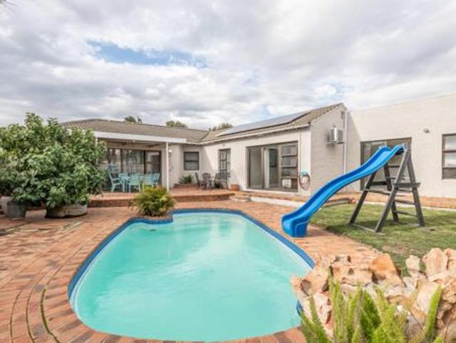 House for sale in Cape Town, Western Cape