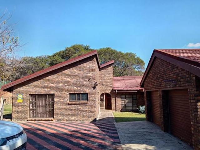 House for sale in Hartbeespoort Dam Nature Reserve, North West