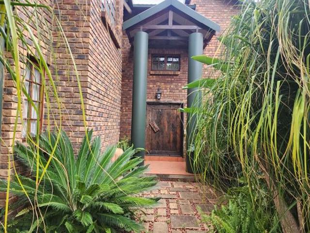 House for rent in Waterkloof, Gauteng