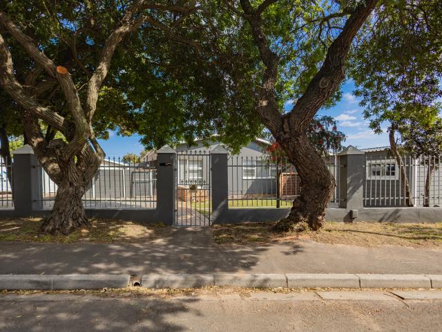 House for sale in Parow, Western Cape