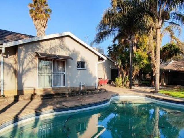 House for sale in Farrarmere, Benoni