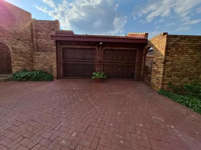 House for sale in Klerksdorp, Matlosana Local Municipality