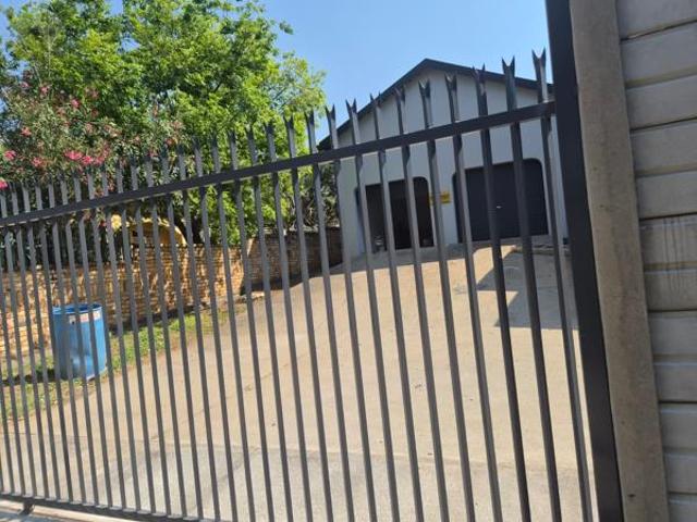 House for sale in Rustenburg Local Municipality, Bojanala Platinum District Municipality