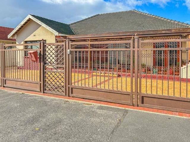 House for sale in Cape Town, Western Cape