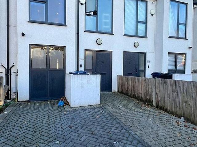 House for rent in London Borough of Ealing, Perivale