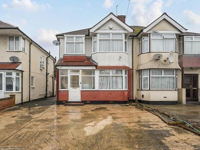 House for rent in Kenton, Greater London