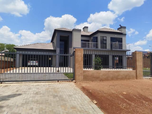 House for sale in Akasia, Gauteng