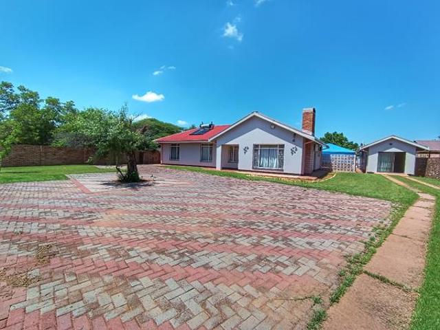 House for sale in Kgalagadi, Northern Cape