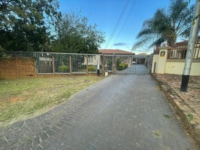 House for rent in Waterkloof, Gauteng