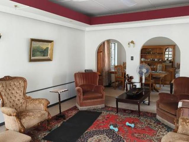 House for sale in Ladismith, Garden Route District Municipality