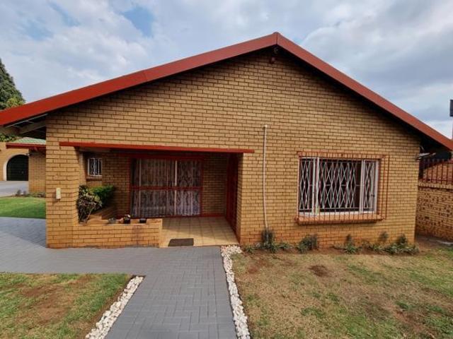 House for rent in Waterkloof, Gauteng