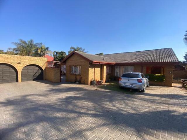 House for rent in Waterkloof, Gauteng