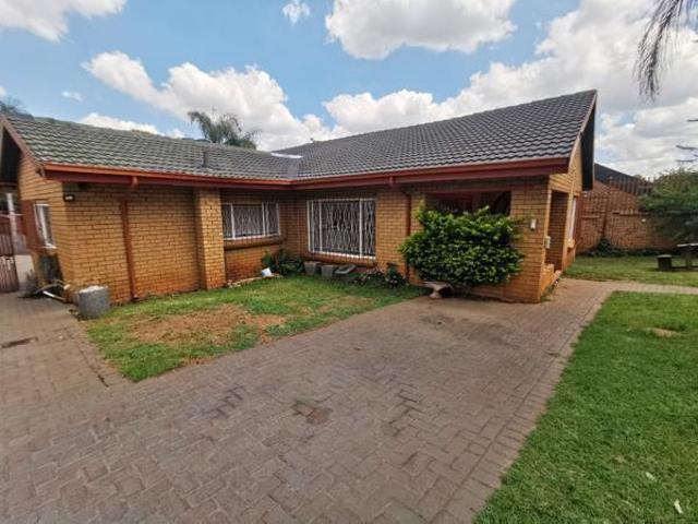 House for rent in Waterkloof, Gauteng