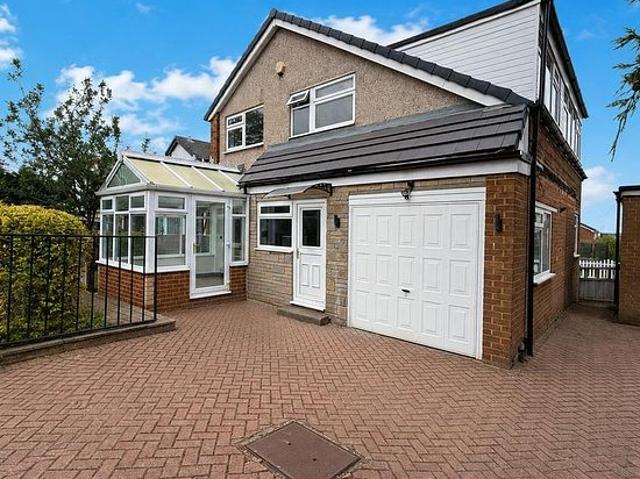 House for rent in Holt Park, West Yorkshire