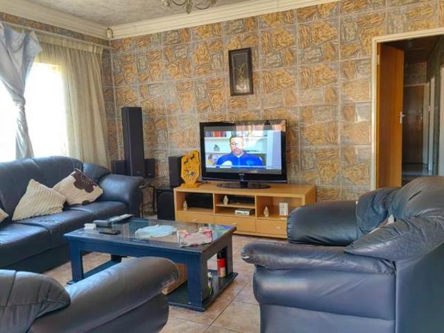 House for sale in Hartbeespoort Dam Nature Reserve, North West