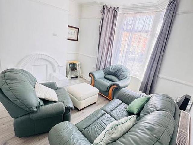 House for rent in Elm Park, Calderstones