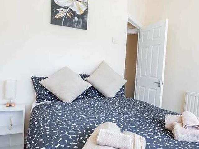 House for rent in Calderstones