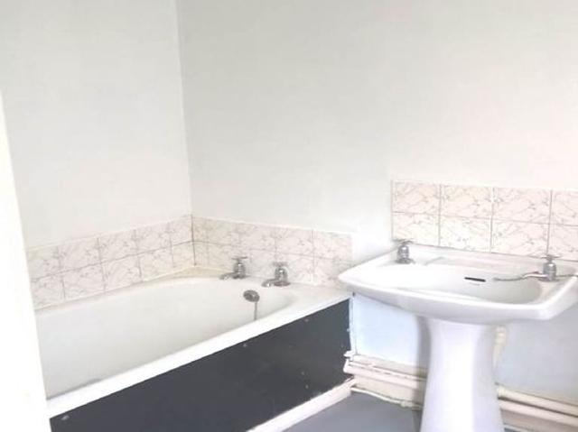 House for rent in Cabbage Hall, Calderstones