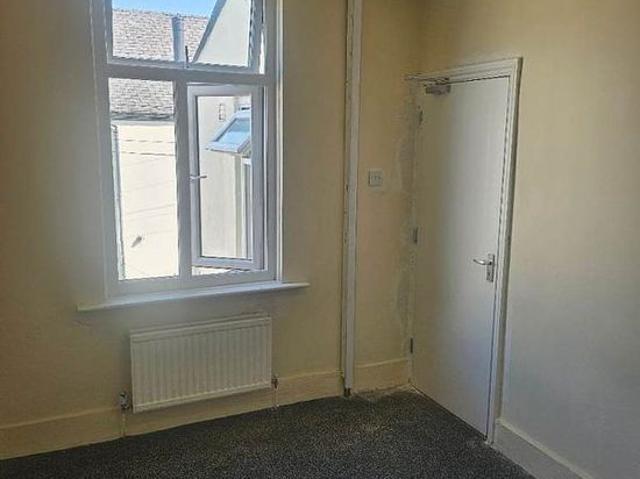 House for rent in Calderstones