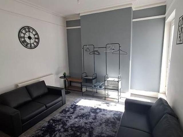 House for rent in Cabbage Hall, Calderstones