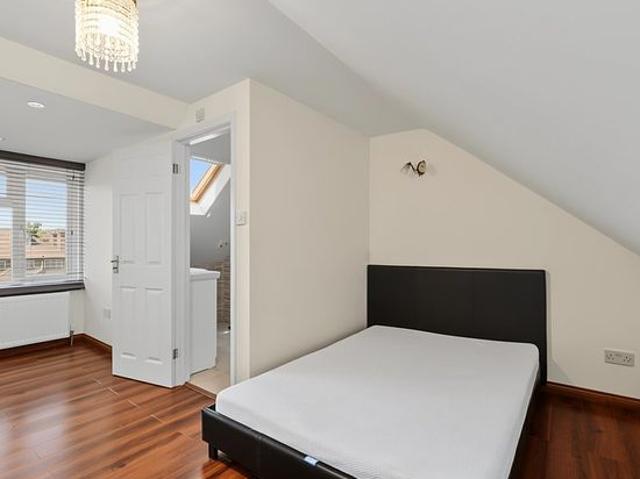 House for rent in London Borough of Ealing, Park Royal