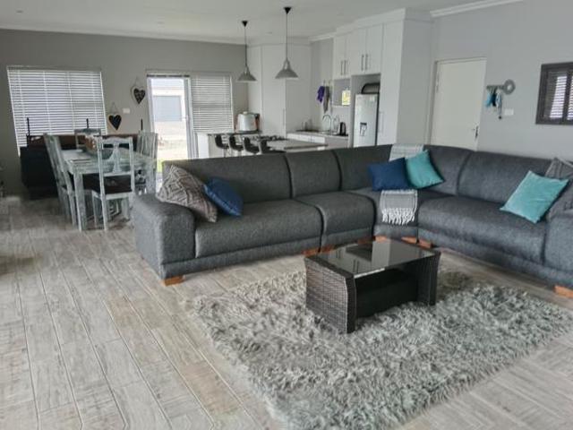 House for rent in Jeffreys Bay, Kouga Local Municipality
