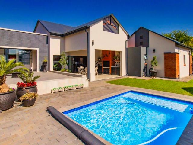 House for sale in Hartbeespoort Dam Nature Reserve, North West