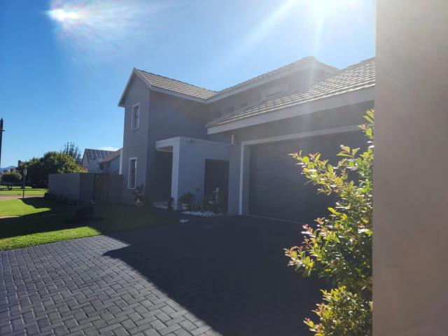 House for sale in Hartbeespoort Dam Nature Reserve, North West