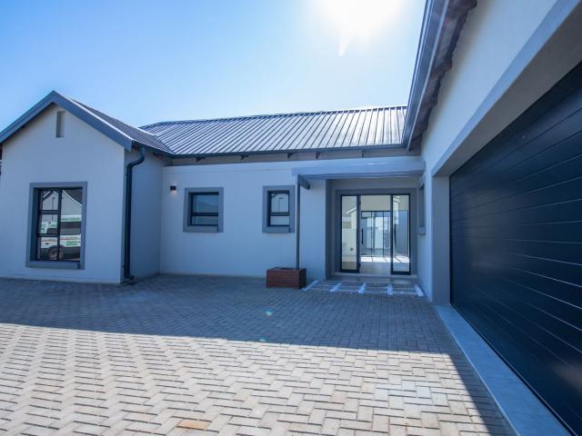 House for sale in Hartbeespoort Dam Nature Reserve, North West