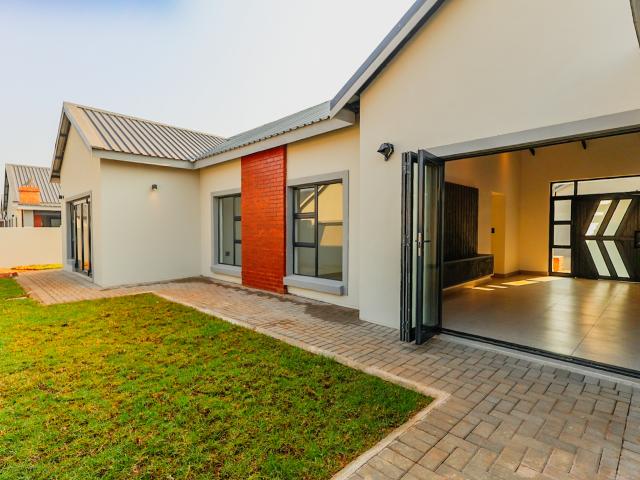 House for sale in Hartbeespoort Dam Nature Reserve, North West