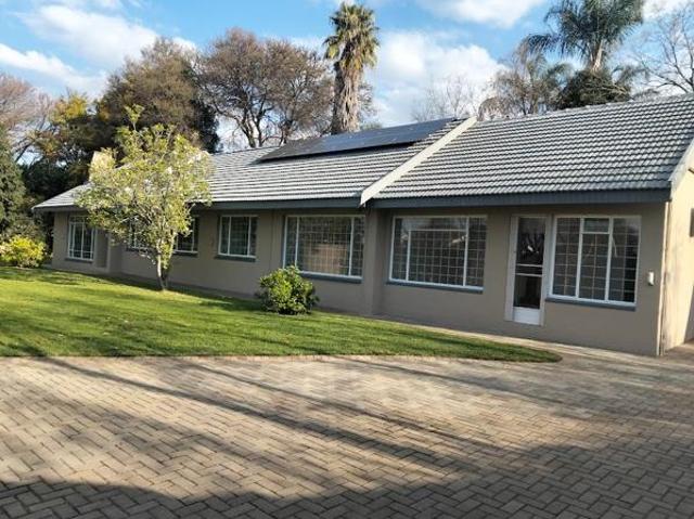 House for rent in Waterkloof, Gauteng