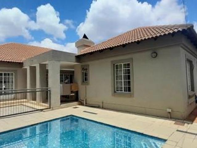 House for rent in Waterkloof, Gauteng
