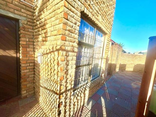 House for sale in Cape Town, Western Cape