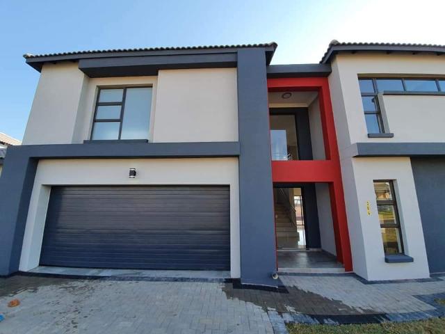 House for sale in Waterkloof, Gauteng
