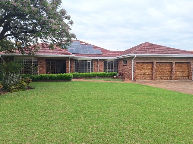 House for sale in Krugersdorp, Mogale City Local Municipality