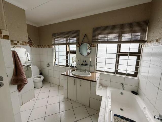 House for rent in Waterkloof, Gauteng