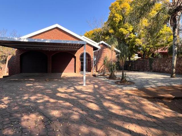 House for rent in Waterkloof, Gauteng