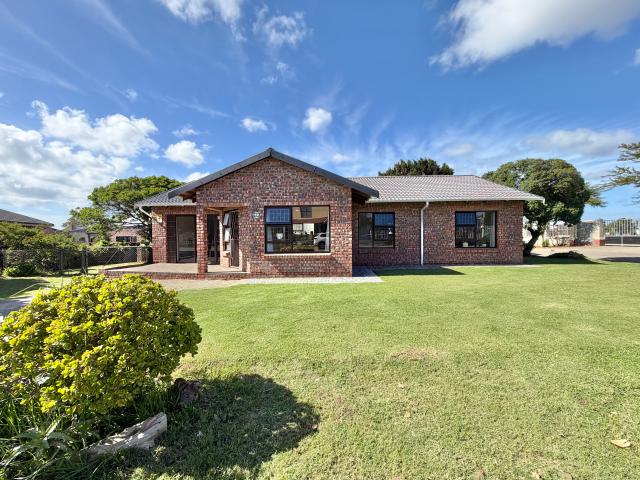 House for sale in Jeffreys Bay, Kouga Local Municipality