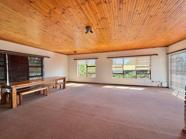 House for sale in Jeffreys Bay, Kouga Local Municipality