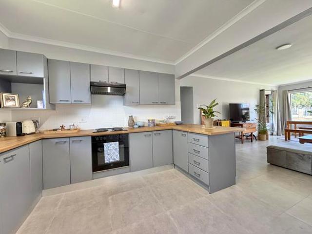 House for sale in Jeffreys Bay, Kouga Local Municipality