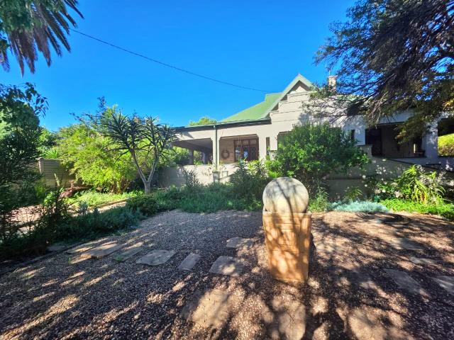 House for sale in Oudtshoorn Local Municipality, Garden Route District Municipality