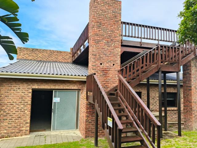 House for sale in Oyster Bay, Kouga Local Municipality