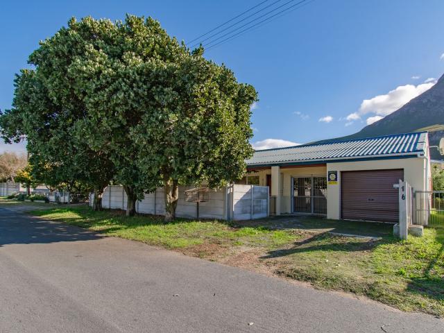 House for sale in Baardskeerdersbos, Western Cape