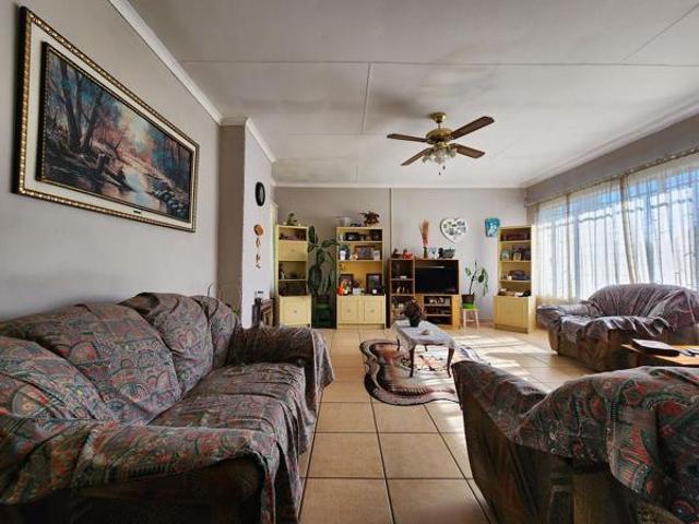 House for sale in Newcastle Local Municipality, Amajuba District Municipality
